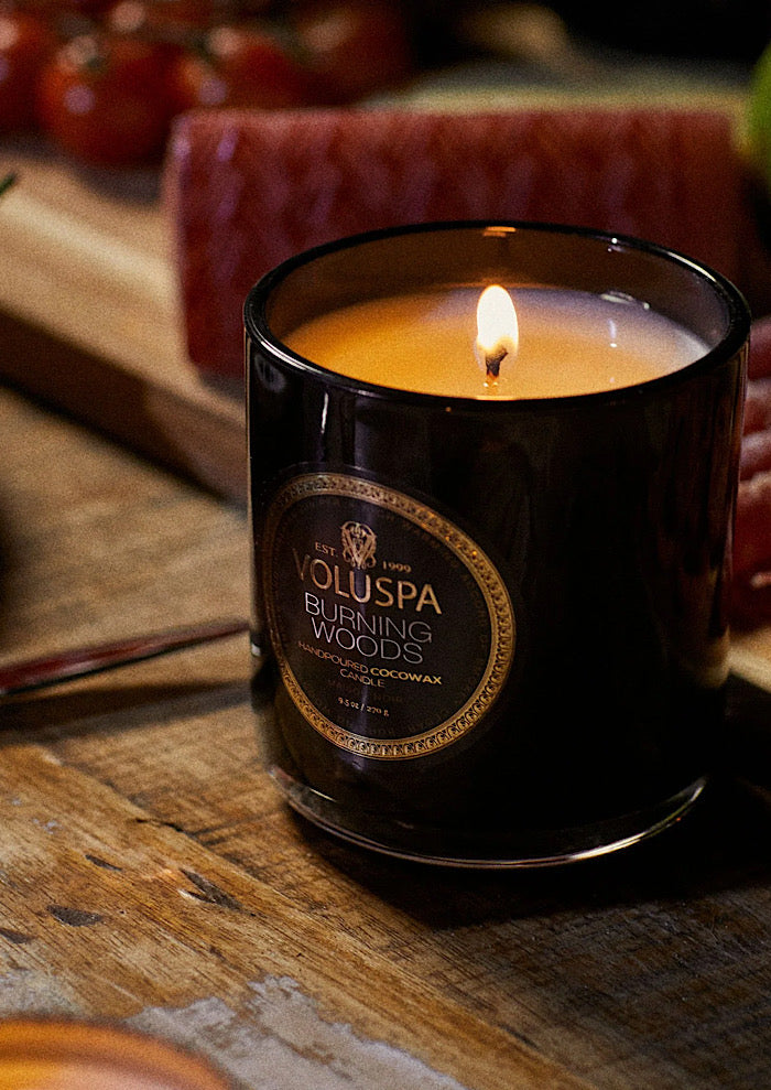 VOLUSPA Classic Candle Burning Woods